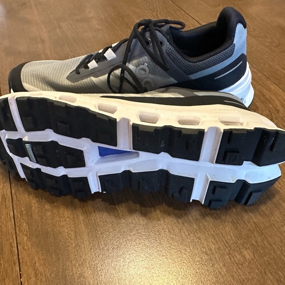 On Running Gray and Black Athletic Sneakers 8 - Picture 6 of 9